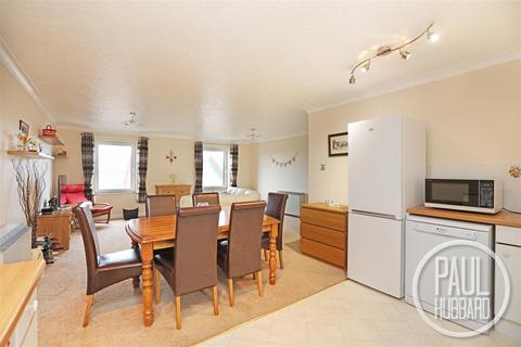 2 bedroom flat for sale, Swonnells Walk, Oulton Broad, NR32