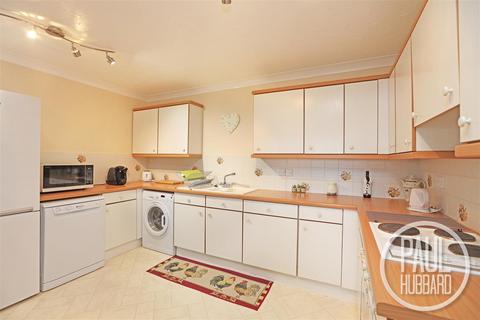 2 bedroom flat for sale, Swonnells Walk, Oulton Broad, NR32