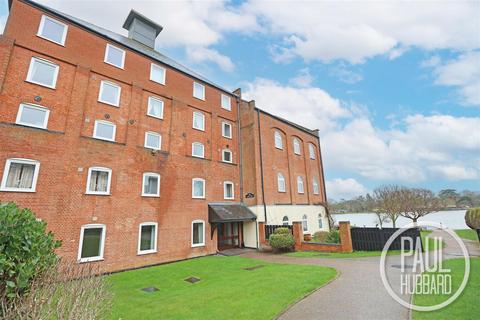 2 bedroom flat for sale, Swonnells Walk, Oulton Broad, NR32