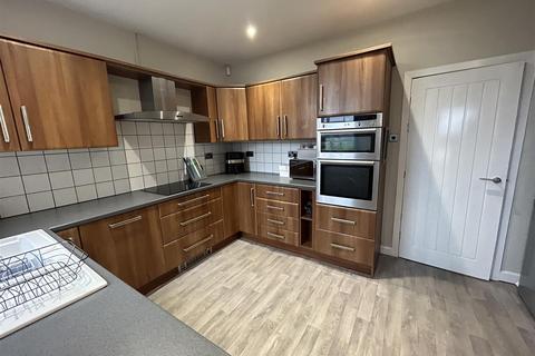 6 Thomas Street, Lees, Oldham, OL4 5BU