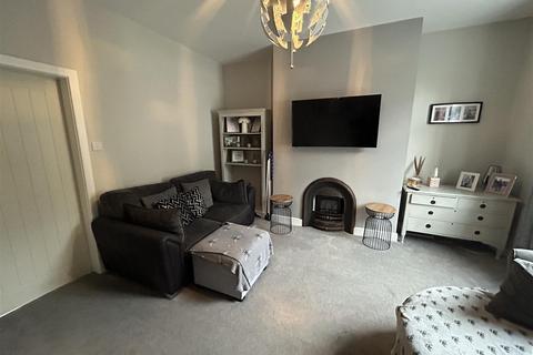 6 Thomas Street, Lees, Oldham, OL4 5BU