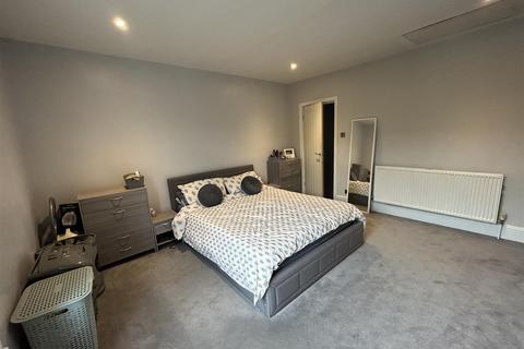 6 Thomas Street, Lees, Oldham, OL4 5BU