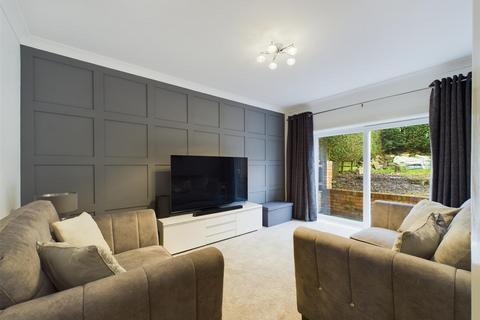 8 Glenside, Scarborough, YO12 6BN
