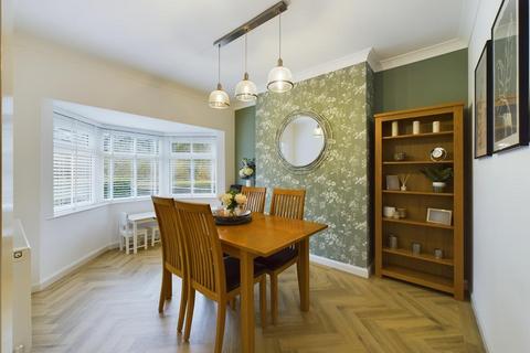 8 Glenside, Scarborough, YO12 6BN