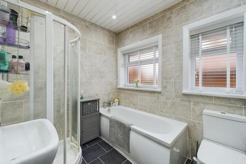 8 Glenside, Scarborough, YO12 6BN