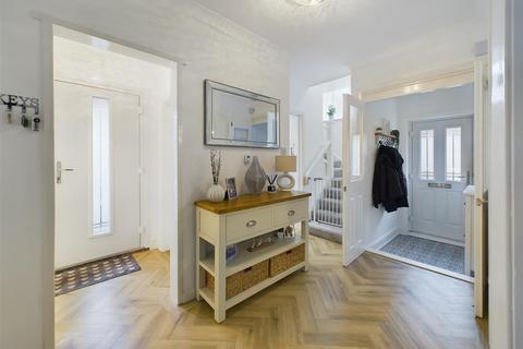 8 Glenside, Scarborough, YO12 6BN
