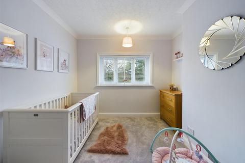 8 Glenside, Scarborough, YO12 6BN