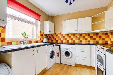 3 bedroom terraced house for sale, Whitcombe Gardens, Top Valley NG5