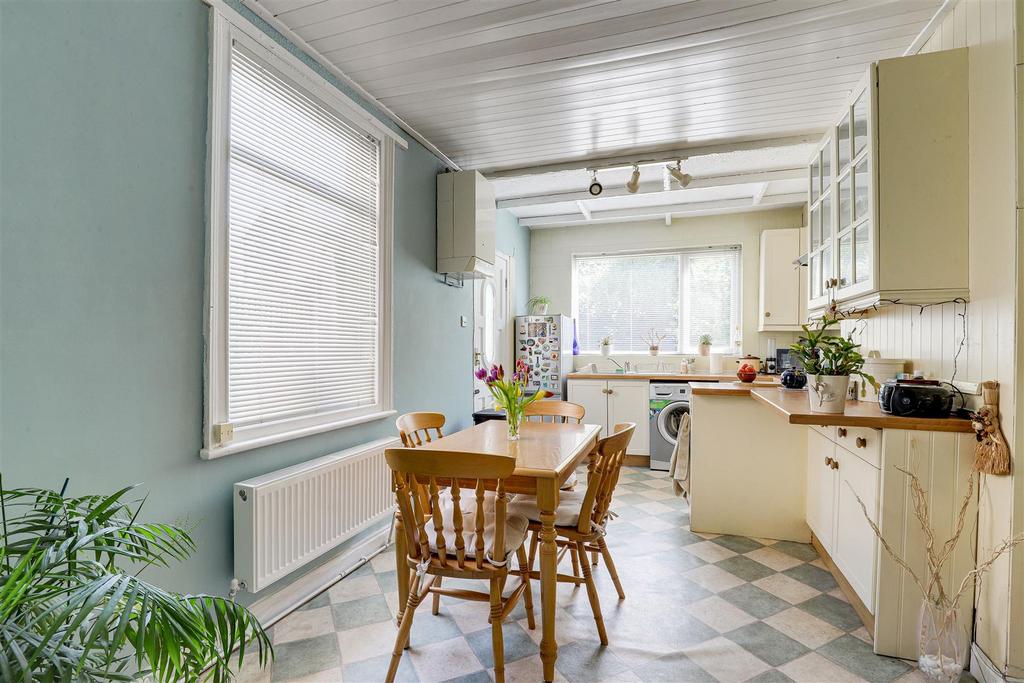 Haydn Road, Sherwood NG5 3 bed semidetached house for sale £210,000