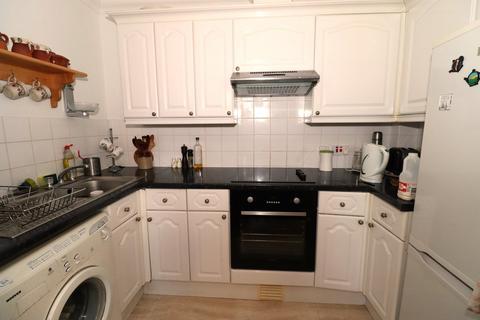 1 bedroom flat for sale, Henley Court, Woodsgate Park, Bexhill-on-Sea, TN39