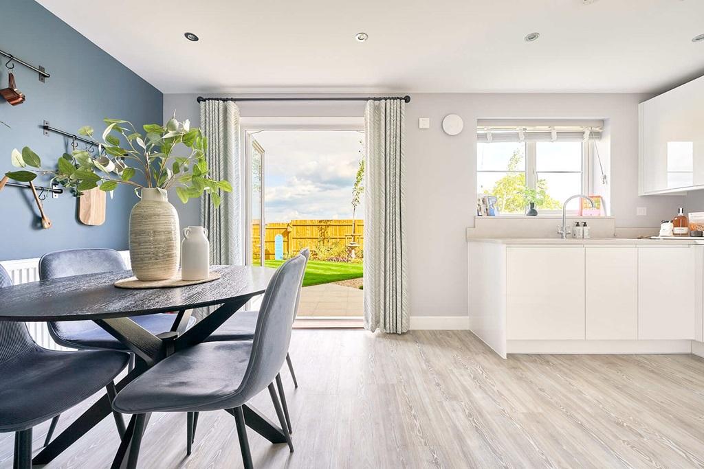Overlook the garden from your kitchen