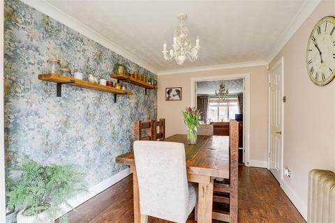 14 Avonbridge Close, Arnold, Nottingham, NG5 8DE