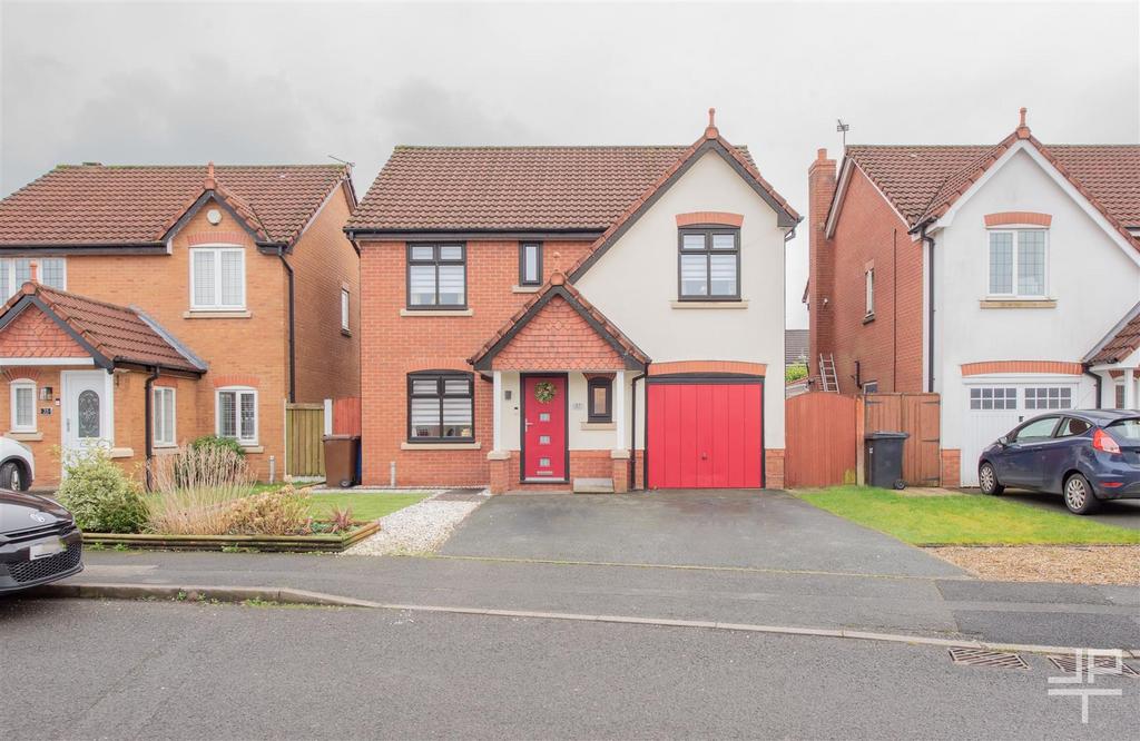 Glossop Way, Wigan WN2 4 bed detached house for sale £380,000