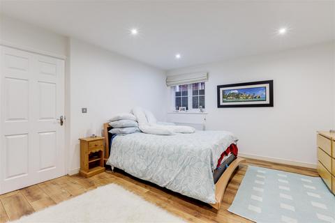 4 Blackthorn Close, Gedling, Nottingham, NG4 4AU