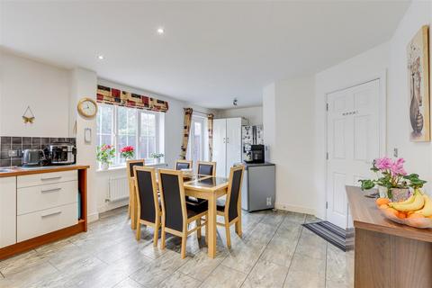 4 Blackthorn Close, Gedling, Nottingham, NG4 4AU