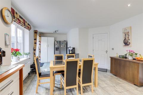 4 Blackthorn Close, Gedling, Nottingham, NG4 4AU