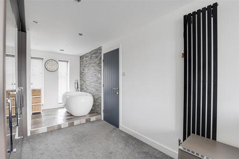18 Abbotsbury Close, Nottingham, NG5 5AL