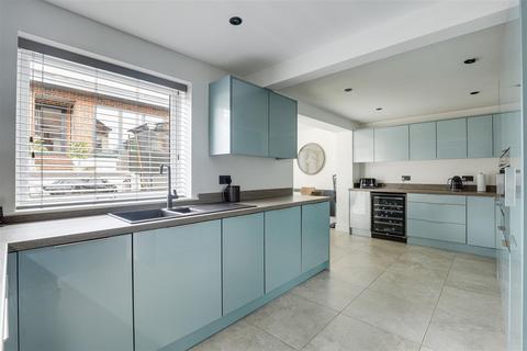 18 Abbotsbury Close, Nottingham, NG5 5AL