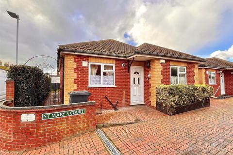 2 bedroom semi-detached bungalow for sale, St. Marys Court, Great Yarmouth