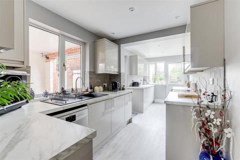 9 Ashworth Crescent, Nottingham, NG3 6BX