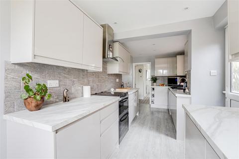 9 Ashworth Crescent, Nottingham, NG3 6BX