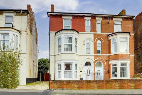 4 bedroom semi-detached house for sale, Burford Road, Forest Fields NG7