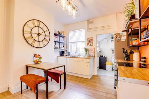 26 Lyndhurst Road, Nottingham, NG2 4FW