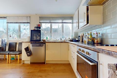 4 bedroom flat to rent - Mallory Street
