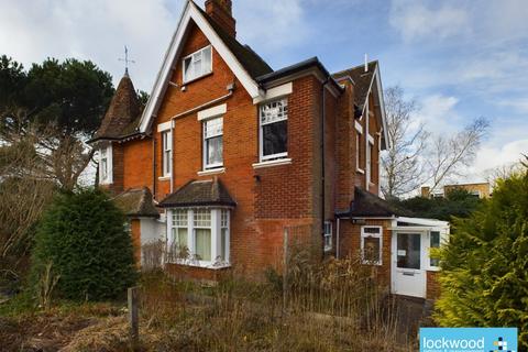 2 bedroom flat to rent, 27 Upper Gordon Road, Camberley