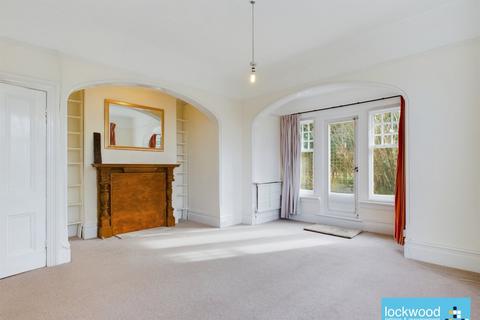 2 bedroom flat to rent, 27 Upper Gordon Road, Camberley