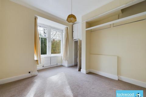 2 bedroom flat to rent, 27 Upper Gordon Road, Camberley