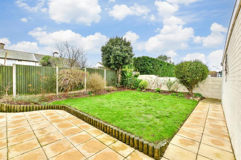 Linksfield Road, WestgateOnSea, Kent 3 bed detached house for sale