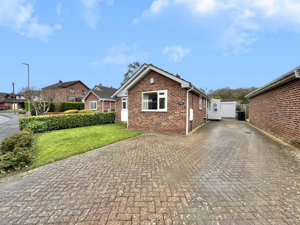 Sandgate Drive, Kippax 3 bed detached bungalow for sale £245,000
