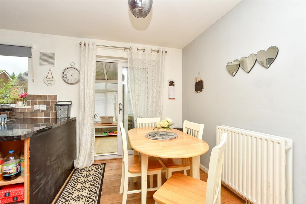 South Motto, Park Farm, Ashford, Kent 3 bed end of terrace house for