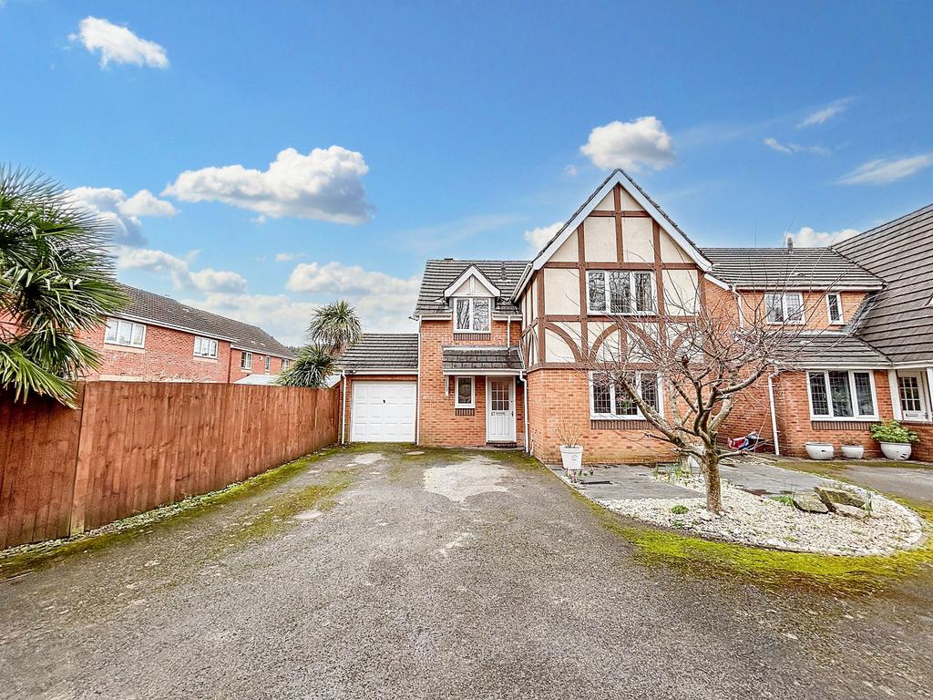 Campanula Drive, Rogerstone, NP10 4 bed detached house for sale £375,000