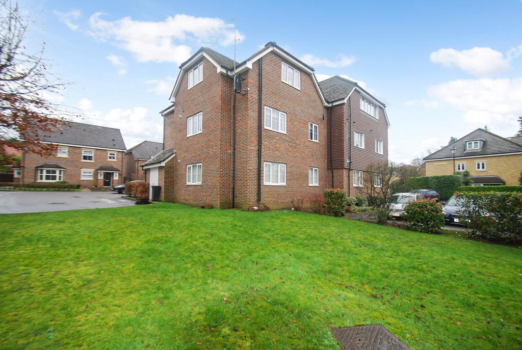 Cranwells Lane, Farnham Common, SL2 2 bed apartment for sale £325,000