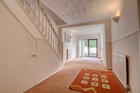 2 bedroom semi-detached bungalow for sale - Carr Manor Road, Leeds, LS17