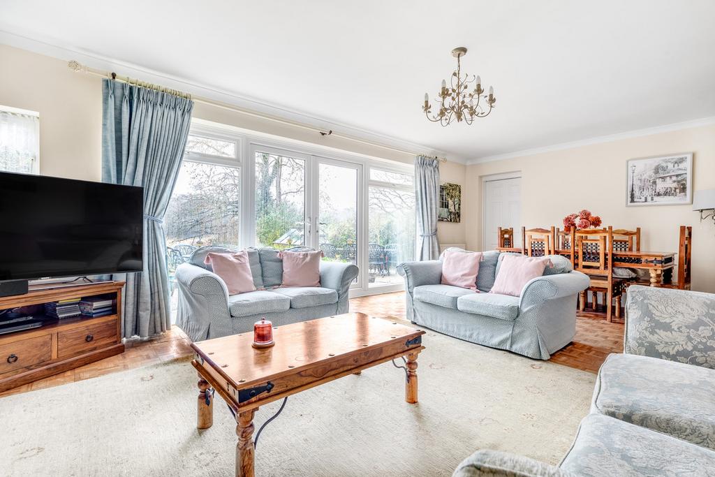 Wellesford Close, Banstead, SM7 4 bed detached house £875,000