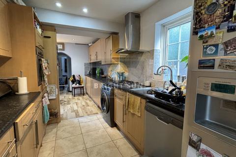 4 bedroom semi-detached house for sale, Hayes UB4