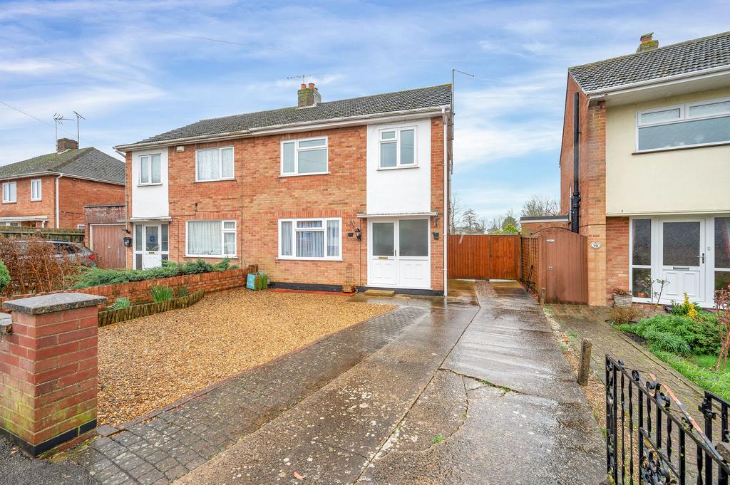 Pennine Way, Gunthorpe, Peterborough... 3 bed semidetached house for