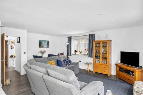 67 Vicarage Lane, Horley, RH6 8BA