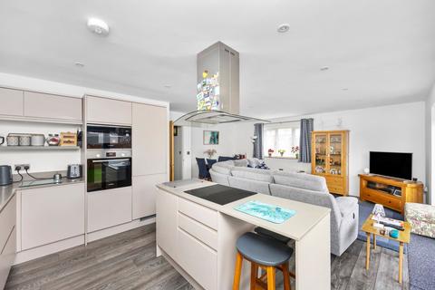 67 Vicarage Lane, Horley, RH6 8BA
