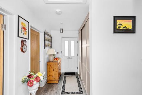 67 Vicarage Lane, Horley, RH6 8BA