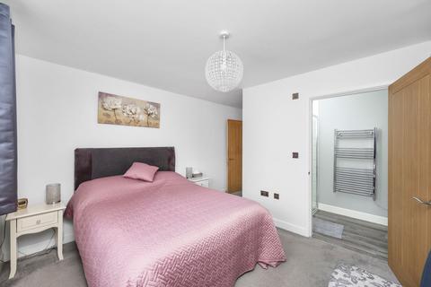 67 Vicarage Lane, Horley, RH6 8BA