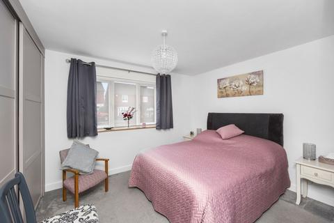 67 Vicarage Lane, Horley, RH6 8BA