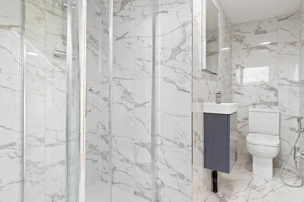 En-suite shower