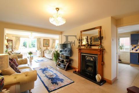4 bedroom detached house for sale - Heythrop Close, Oadby