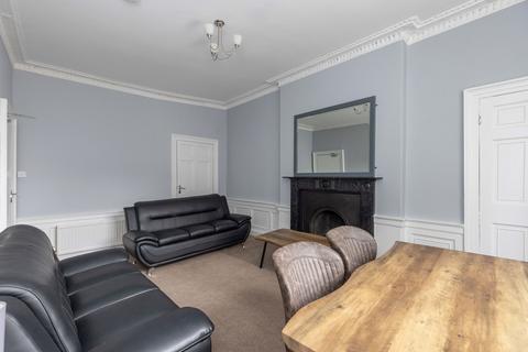4 bedroom flat for sale, 19 (1F2) Gayfield Square, New Town, Edinburgh, EH1 3NX