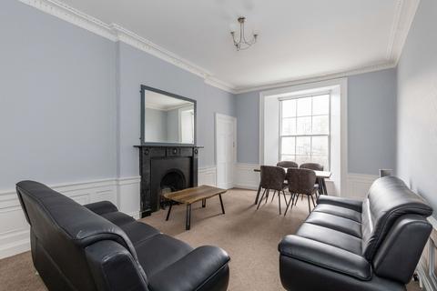 4 bedroom flat for sale, 19 (1F2) Gayfield Square, New Town, Edinburgh, EH1 3NX