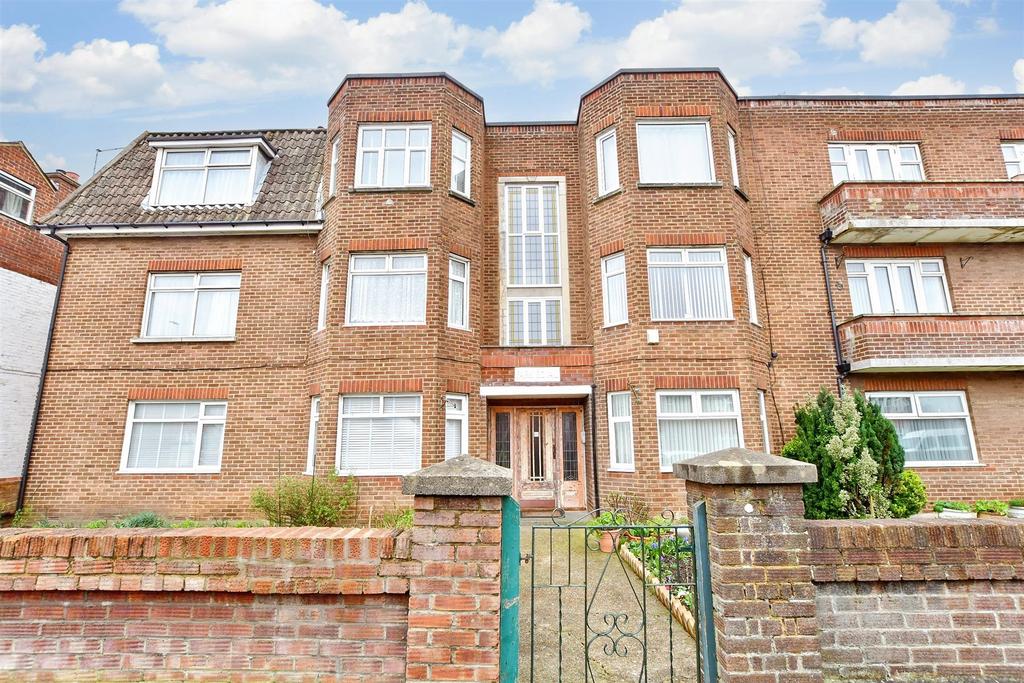 Northern Parade, Portsmouth, Hampshire 3 bed apartment for sale £165,000